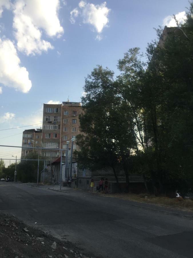 Massiv Apt Ereván Exterior foto