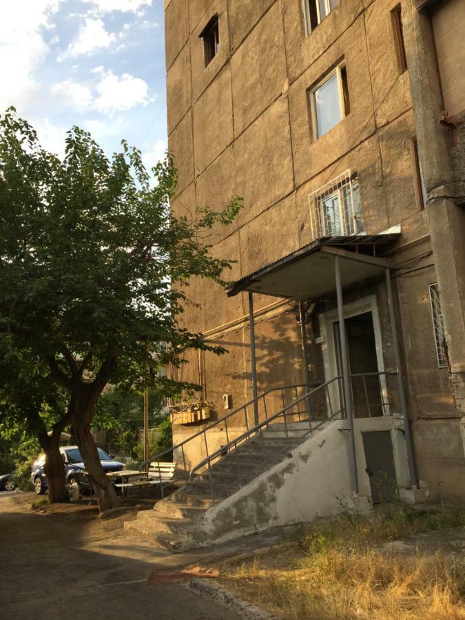 Massiv Apt Ereván Exterior foto